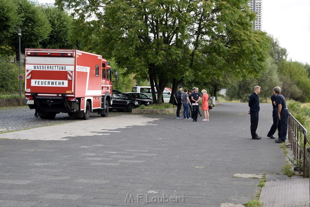 Uebung BF Taucher und Presse Koeln Zoobruecke Rhein P015.JPG - Miklos Laubert